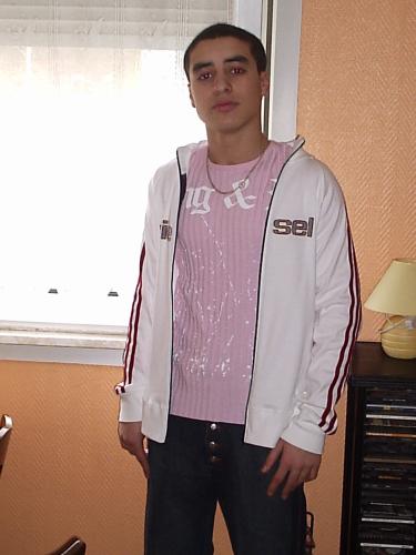c mon chouchou a moi , il 10 jour que je l'ais rencontrer il super , il est mon mec a moi